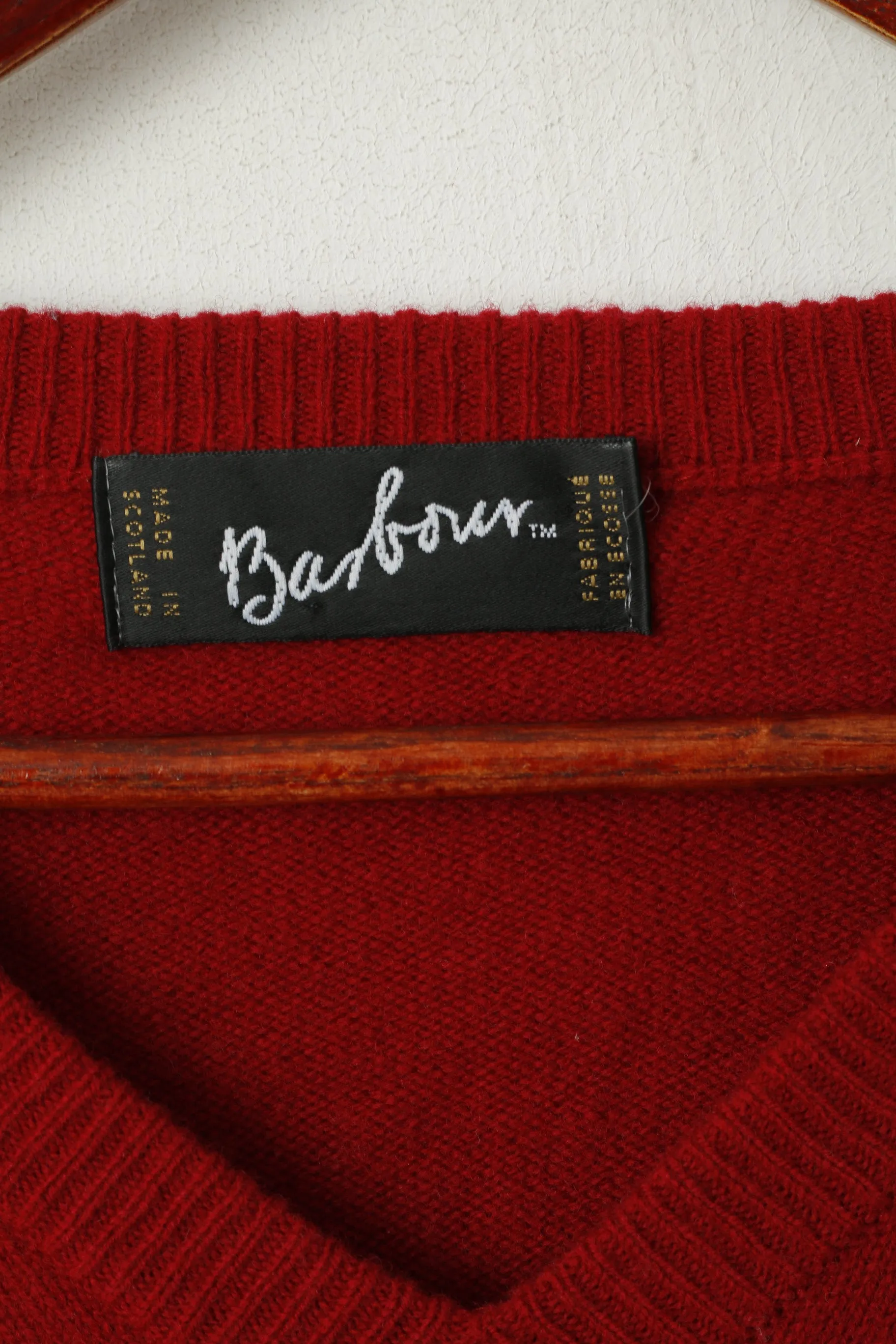 Barbour Men L Jumper Burgundy Wool V Neck Classic Plain Scotland Sweater