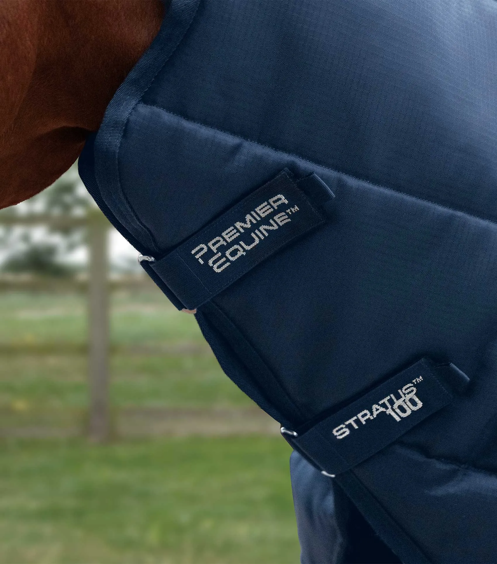 Stratus Stable Rug 100g with Neck Cover Navy